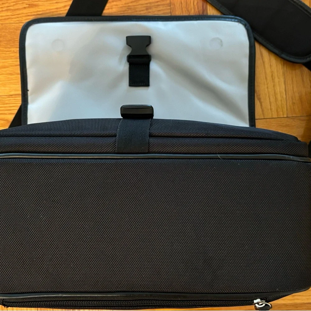 Nikon D600 camera with carrying case and original charger